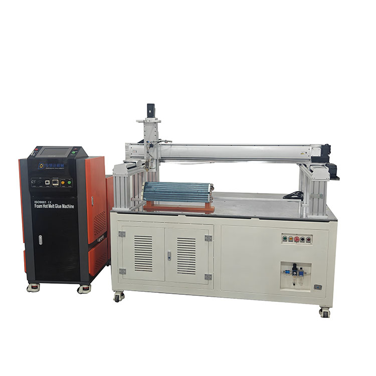 Machine de distribution à 3 axes pour les évaporateurs